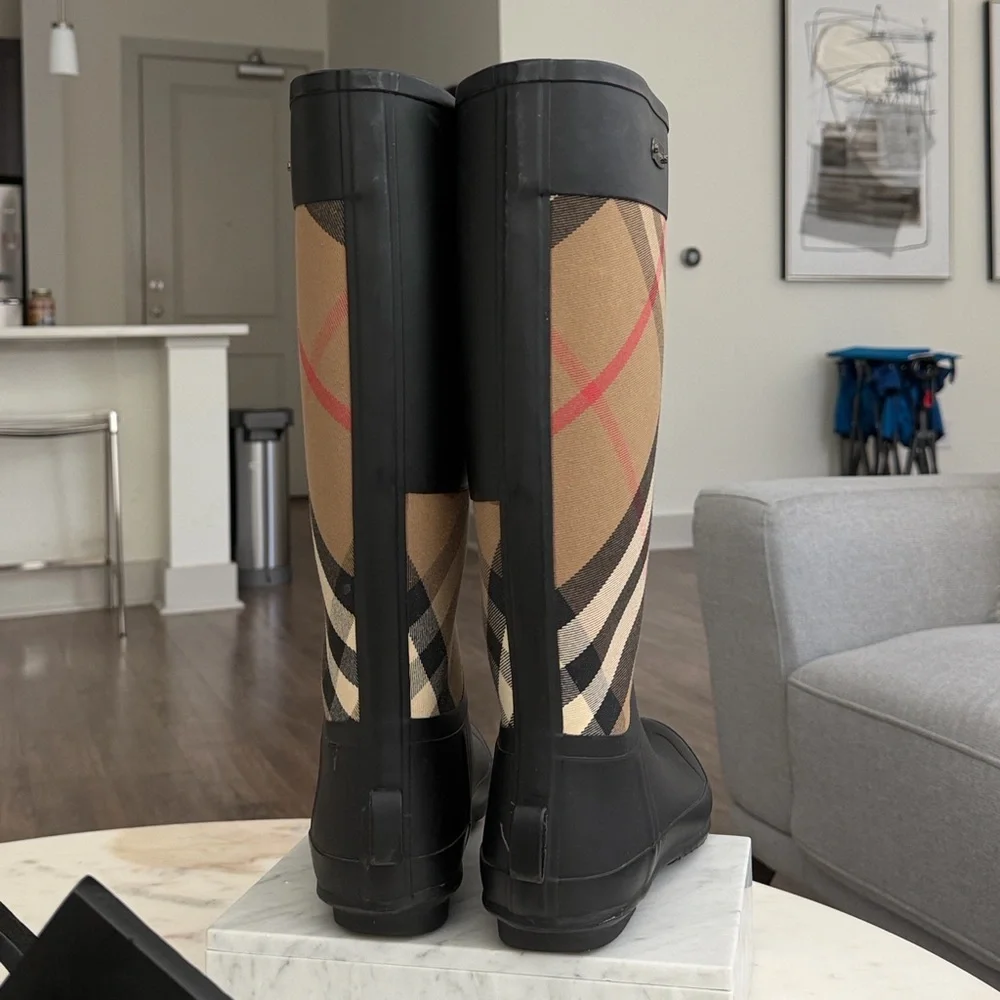 Burberry slighlty worn