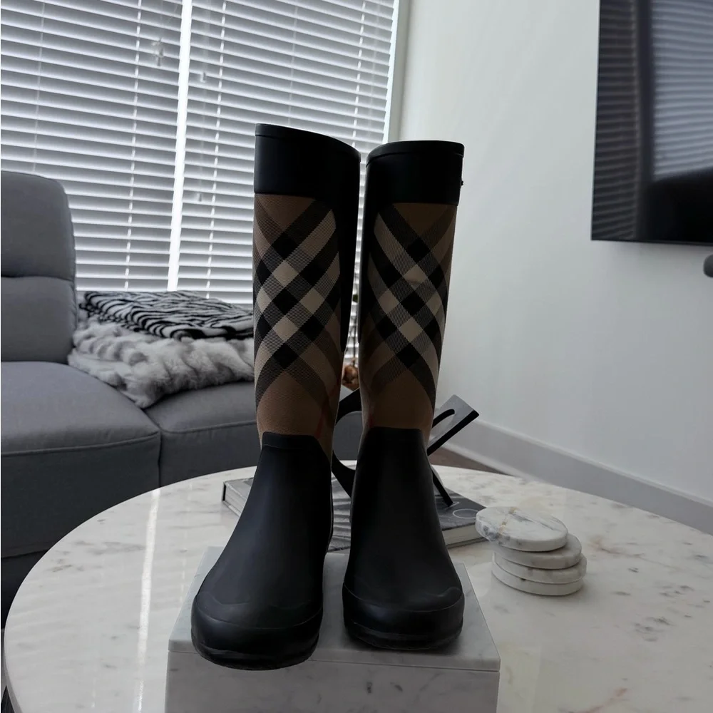 Burberry slighlty worn