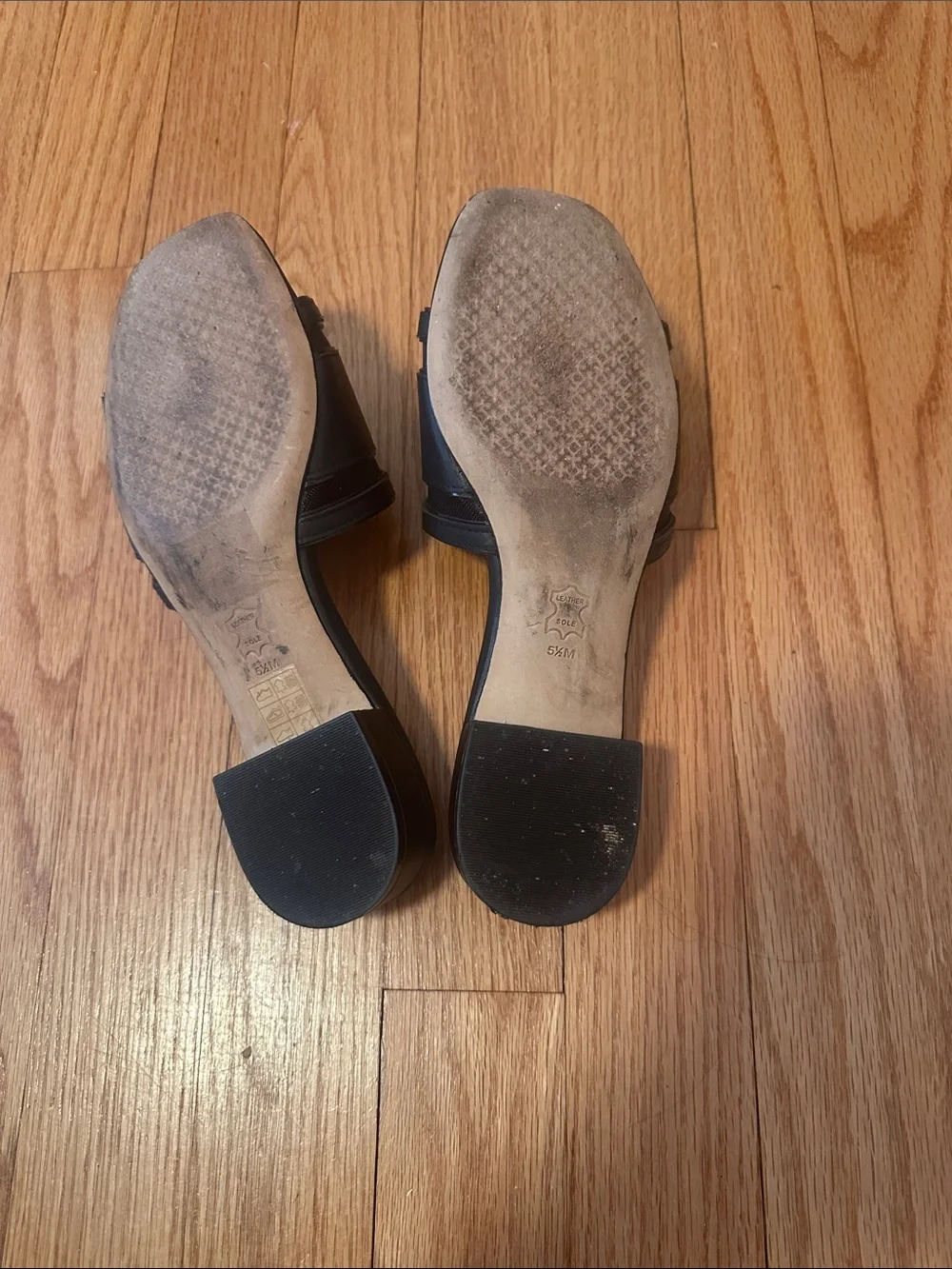 Tory Burch black sandal size 5.5