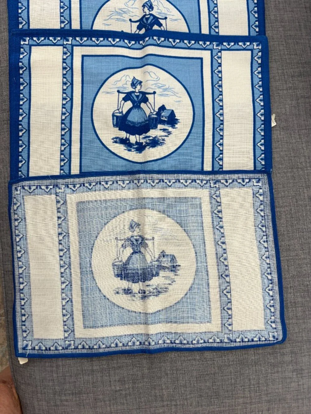 Delft placemats blue