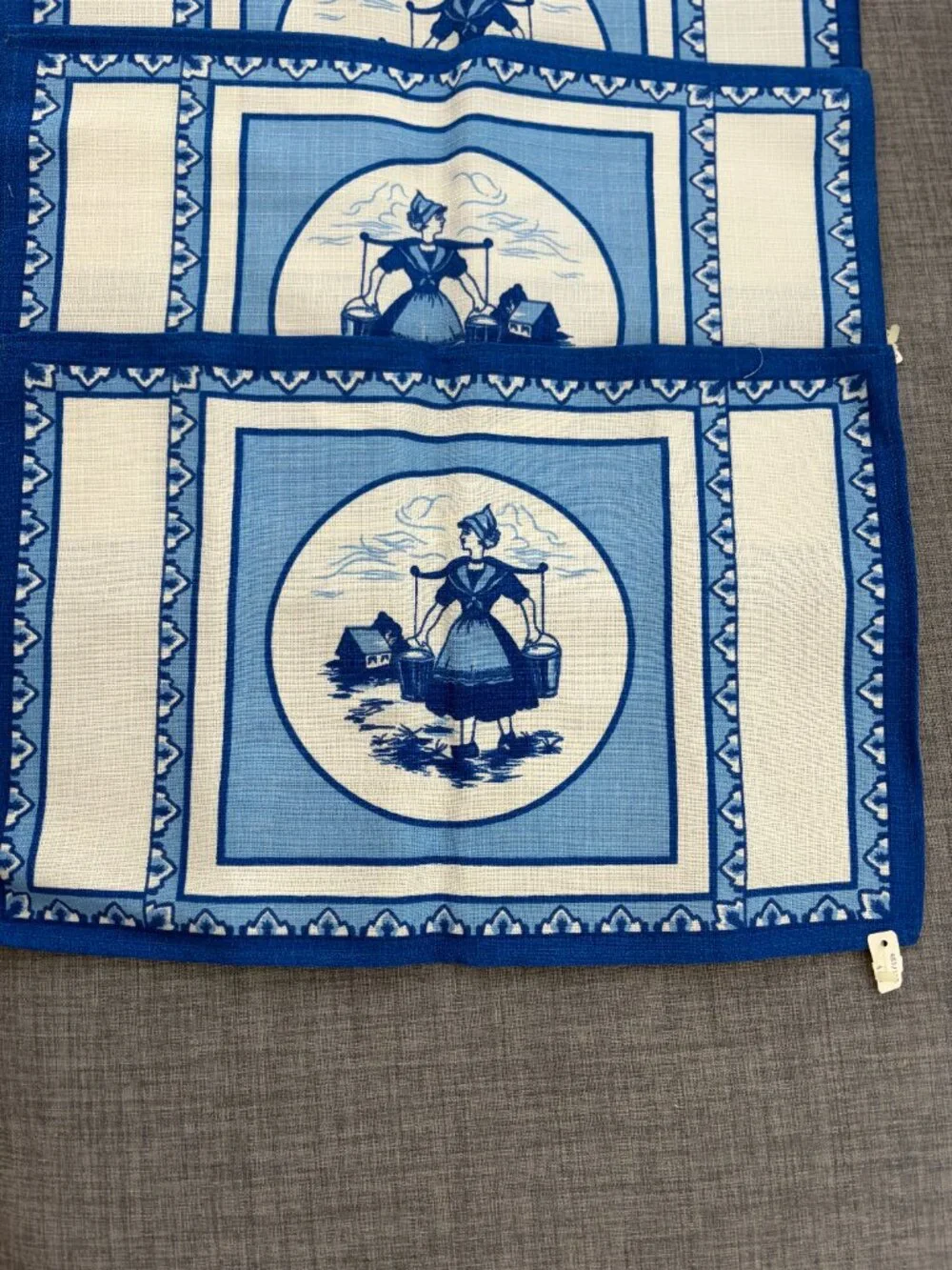 Delft placemats blue