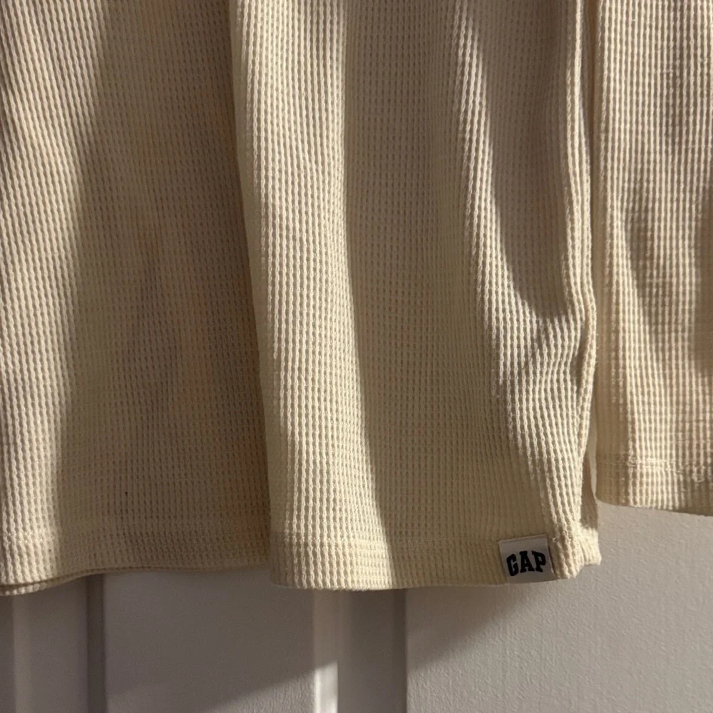 GAP measurement textured shirt