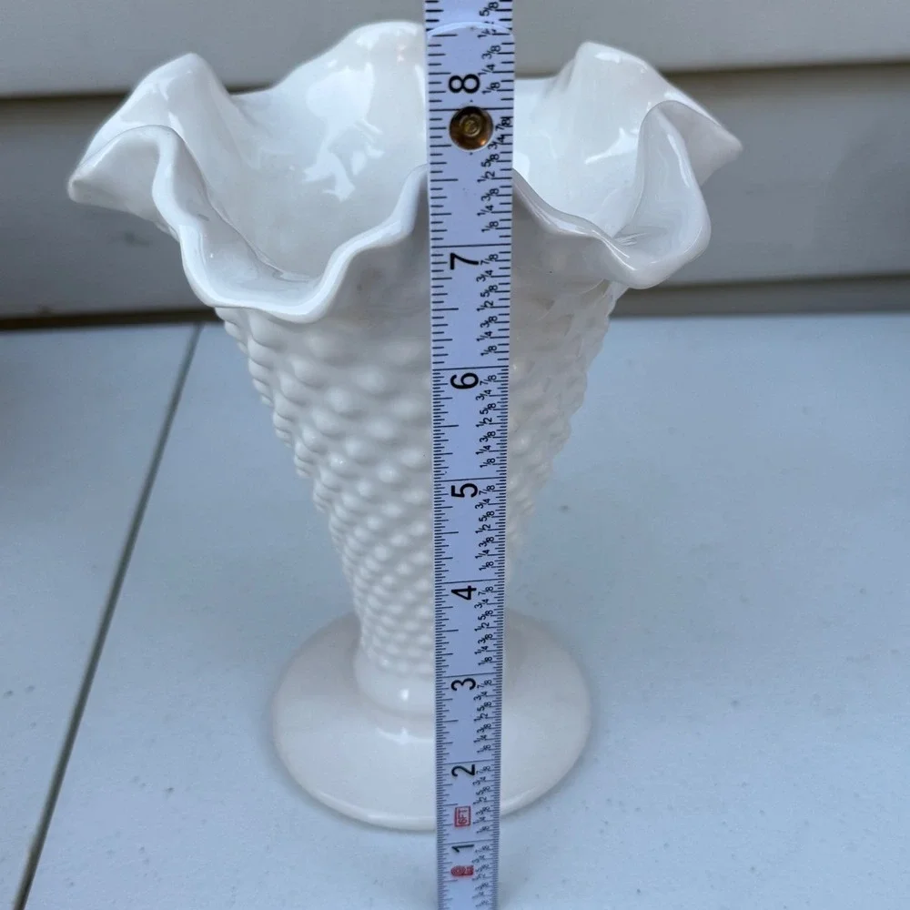 Daisy white hobnail