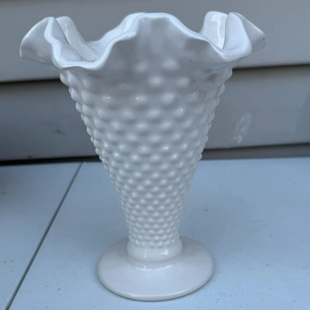 Daisy white hobnail