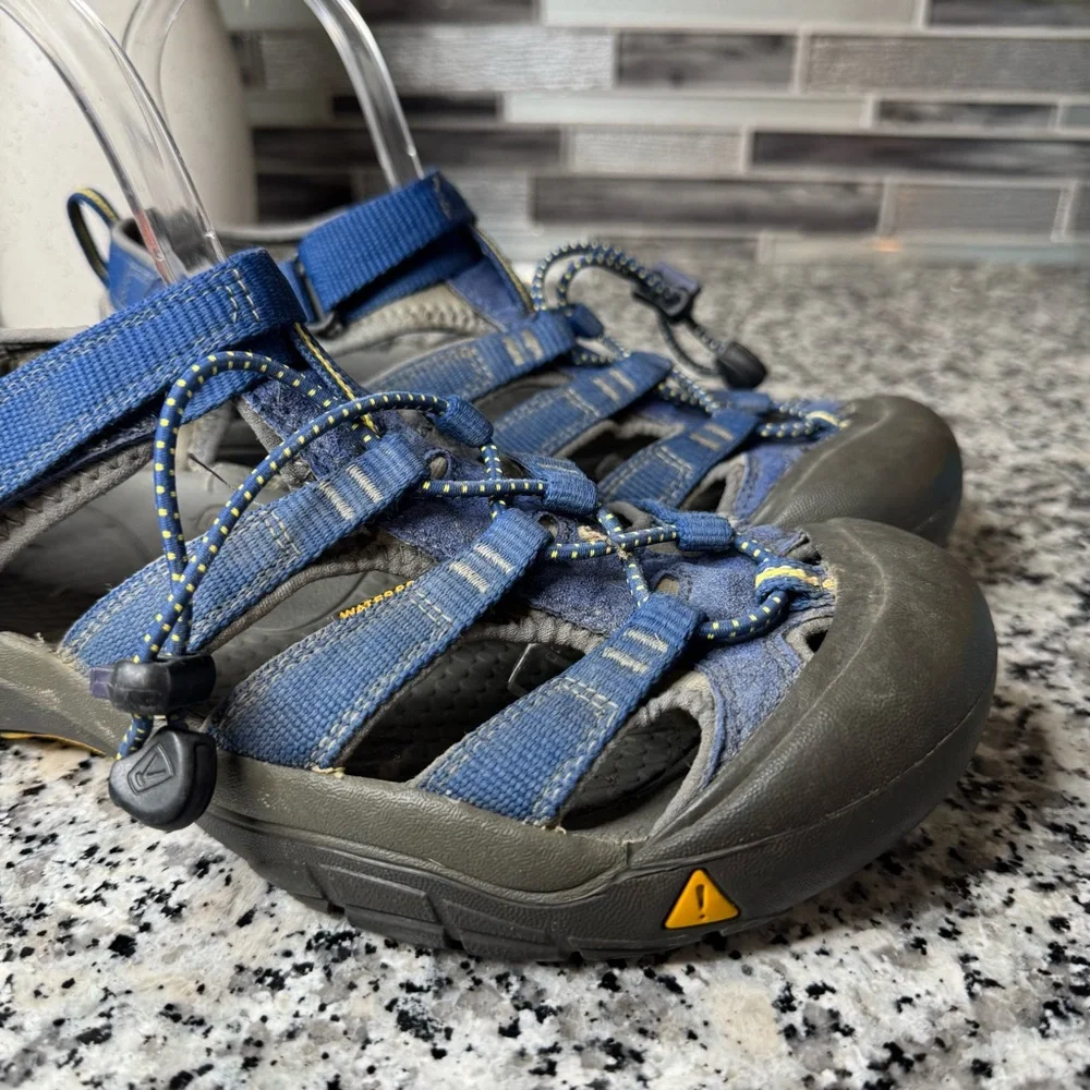 Keen secure color wear