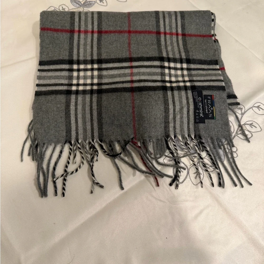 Fraas Charcoal and White Checkered Scarf