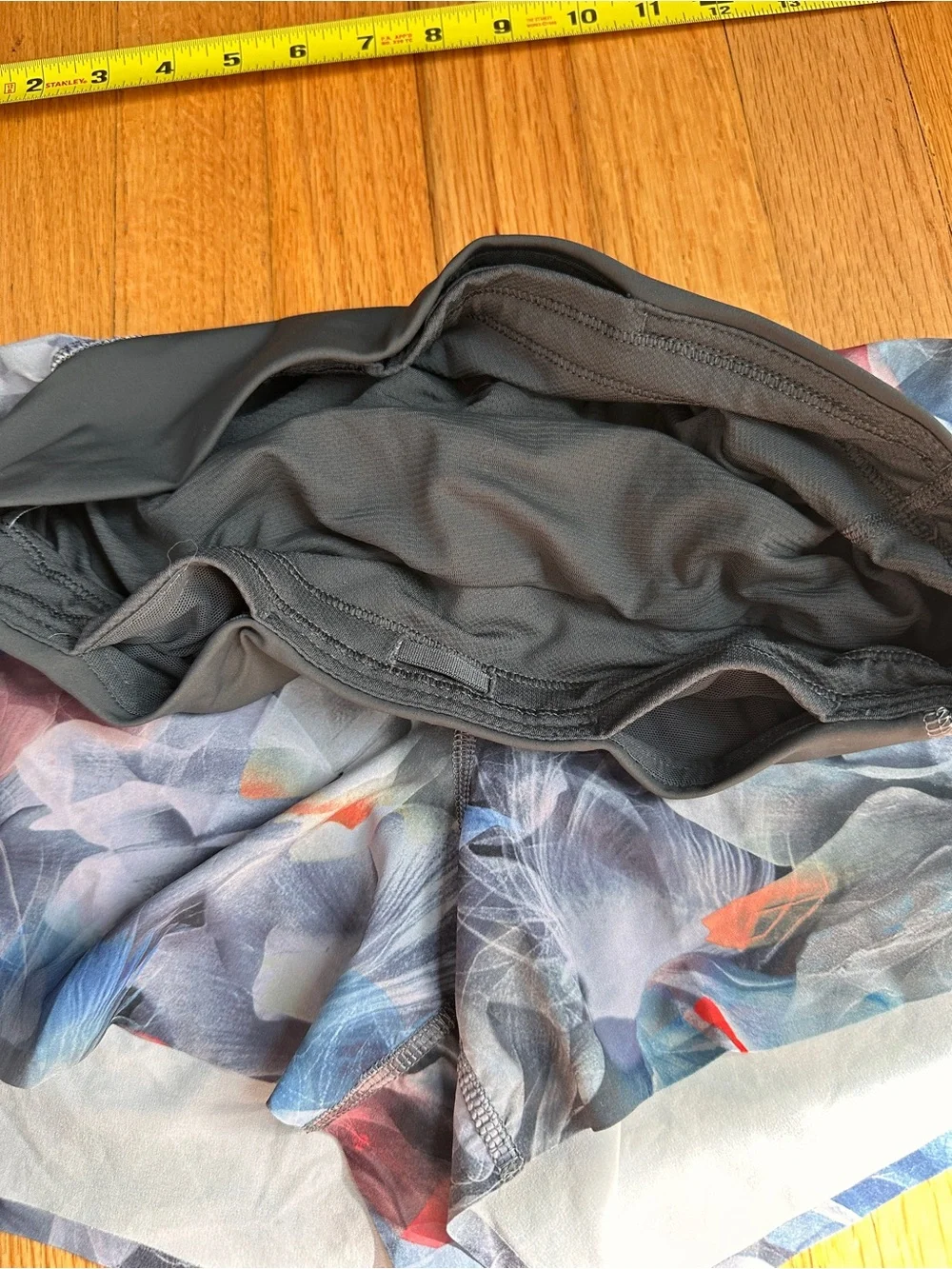 Lululemon Hotty Hot Lined Running Shorts Size 6 Blue Floral Print