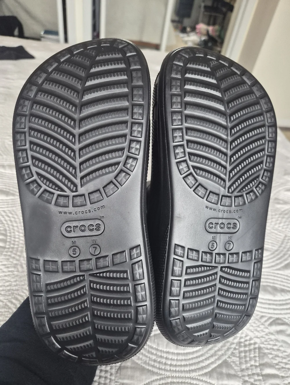CROCS item 20% excellent