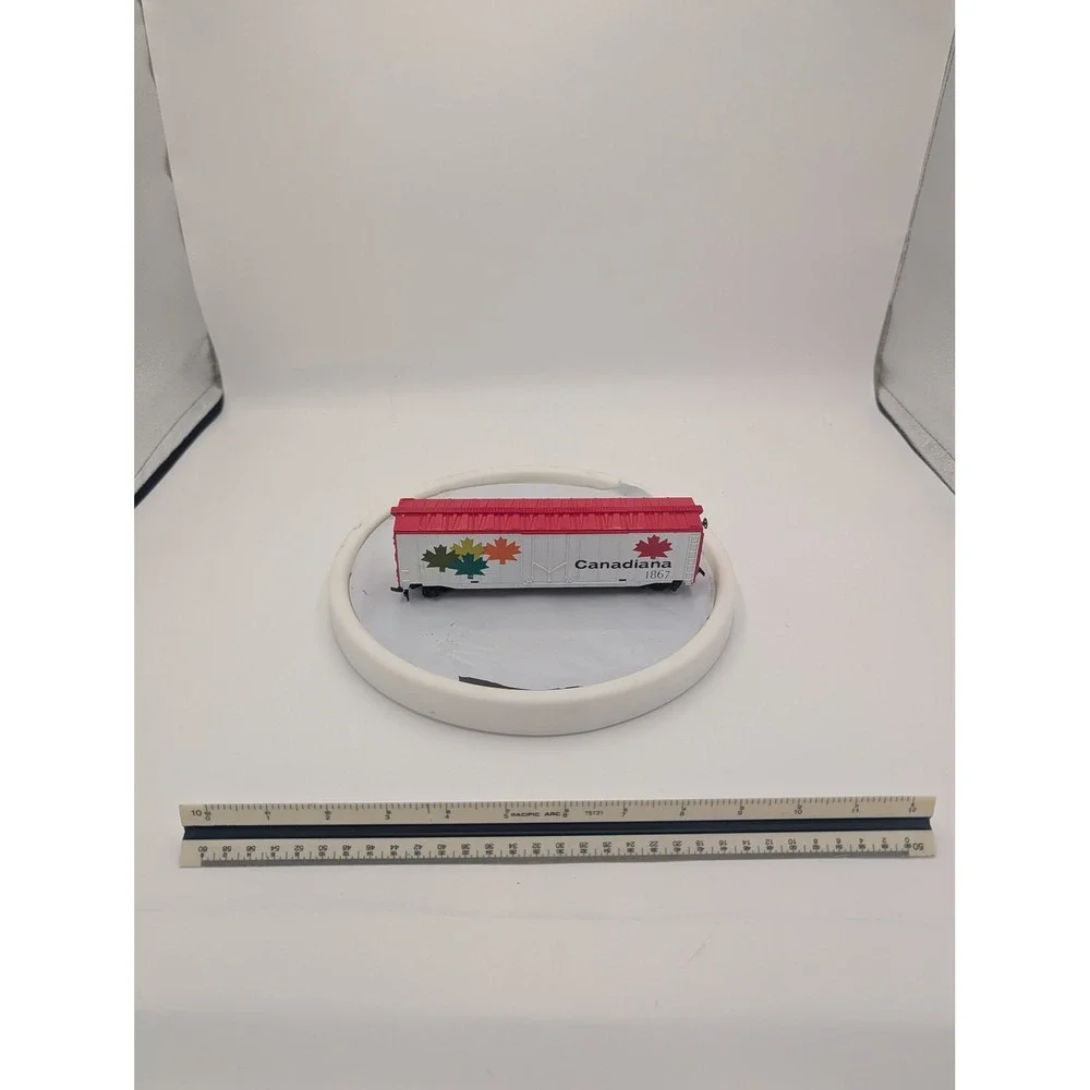 HO Scale Canadiana 1867 Boxcar White Red‎ Maple Leaf Model Train Rolling Stock