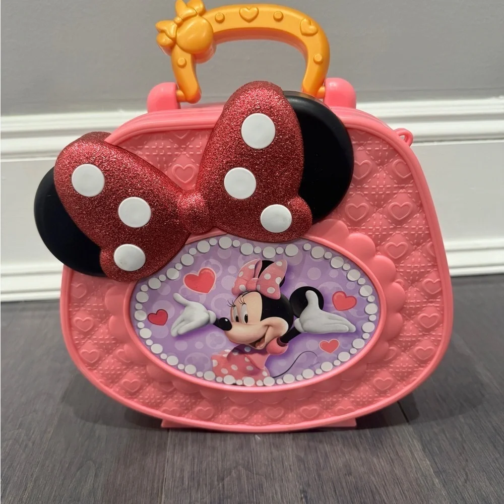Disney Junior Minnie Mouse Get Glam Magic Makeup Table Pretend Play Vanity Girls