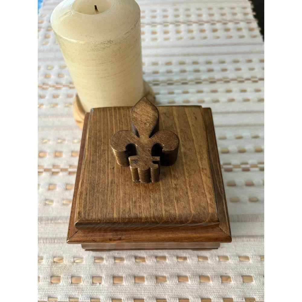 Vintage wooden box‎