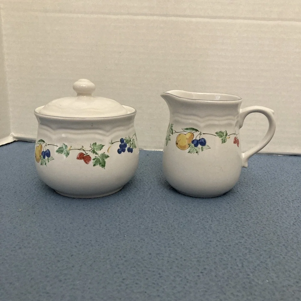VTG‎ AMG Nanci Genuine Stoneware Multicolor Fruit Patterned Cream & Sugar Set
