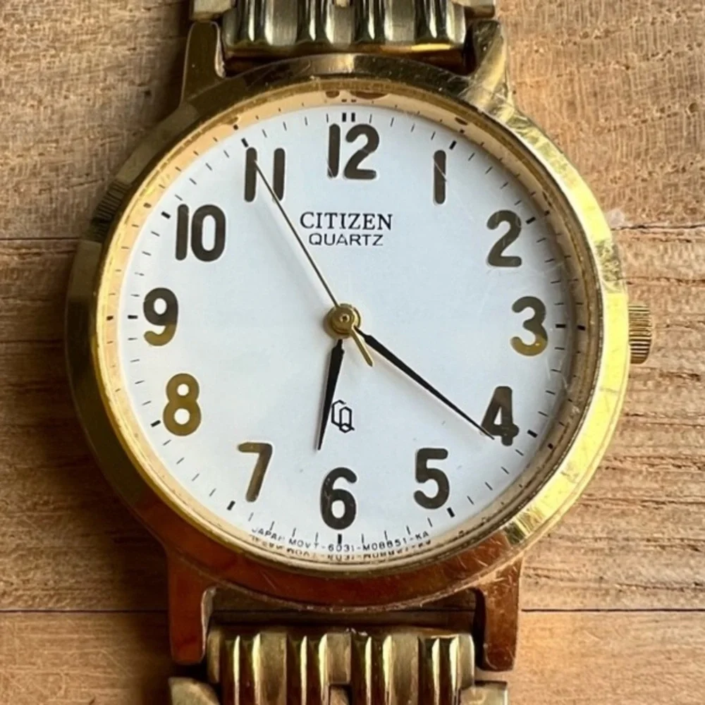 Vintage Citizen Quartz round gold tone dress watch NEW BATTERY