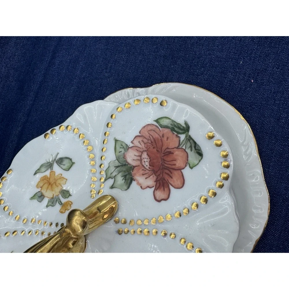 Ruby Rivers serving piece
