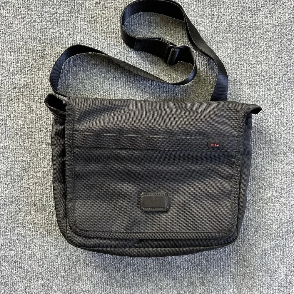 Tumi alpha messenger