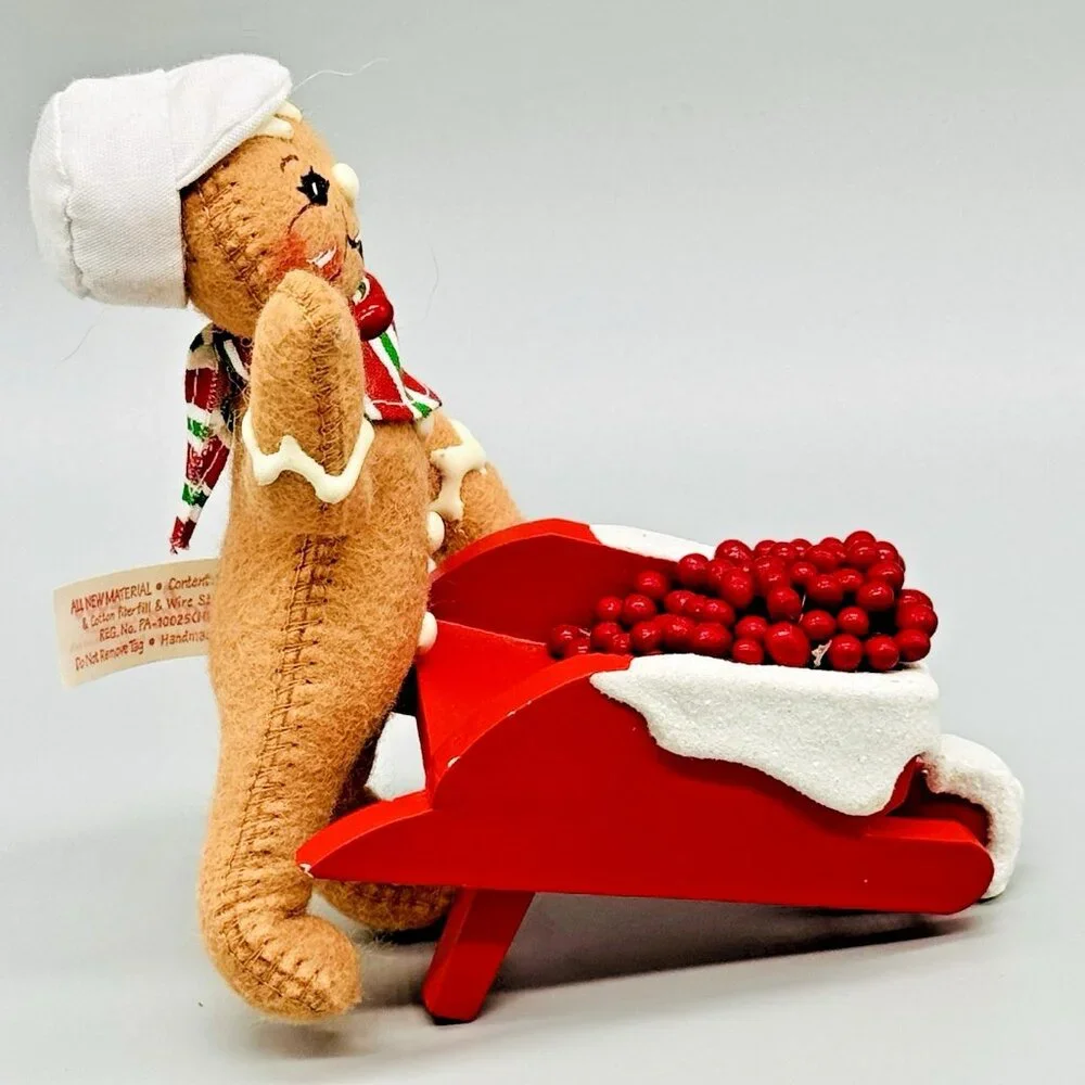 Annalee Red Hot‎ Helper Gingerbread Wheelbarrow 5 inch 969406 2006