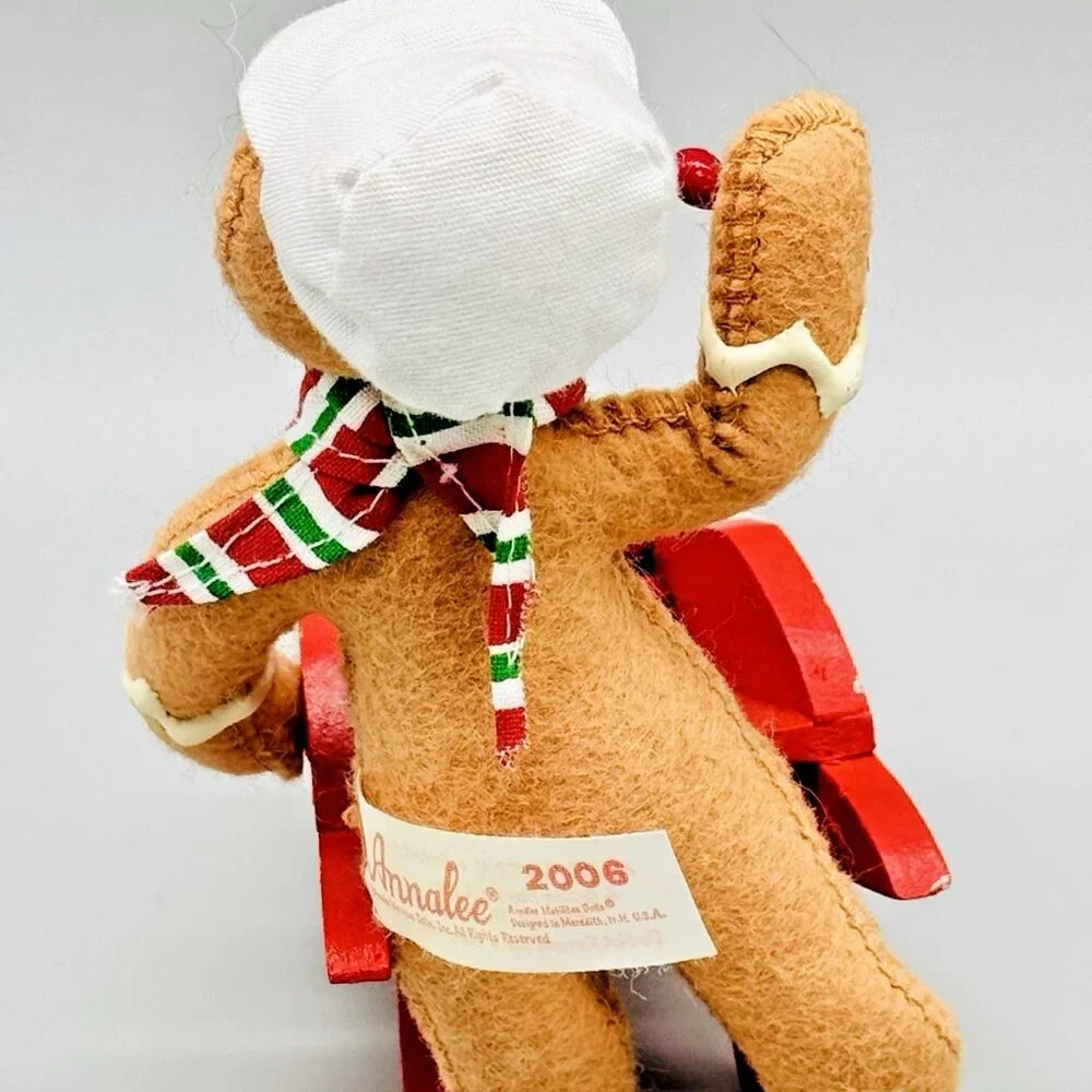 Annalee Red Hot‎ Helper Gingerbread Wheelbarrow 5 inch 969406 2006