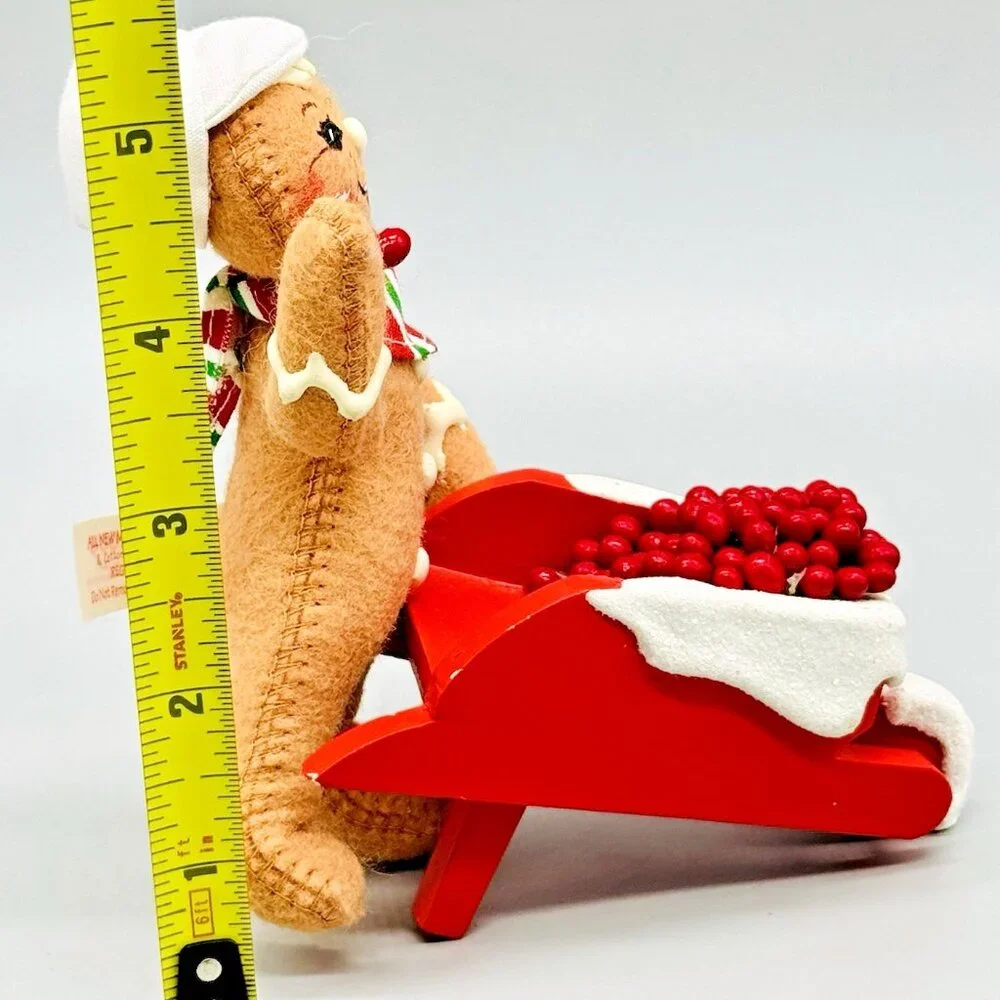 Annalee Red Hot‎ Helper Gingerbread Wheelbarrow 5 inch 969406 2006