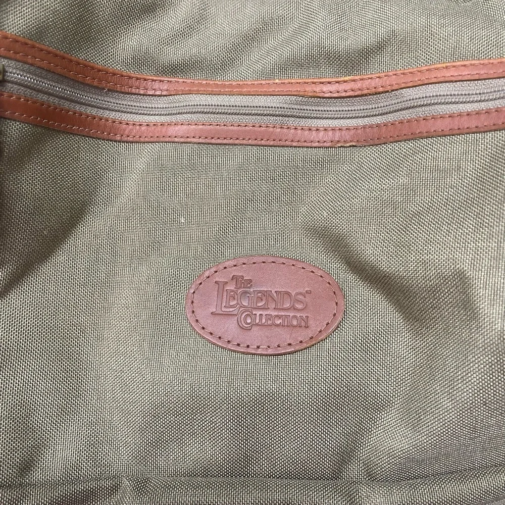 THE‎ LEGENDS COLLECTION by JOSTENS CROSS BODY/Shoulder bag /bottom zip USA MADE