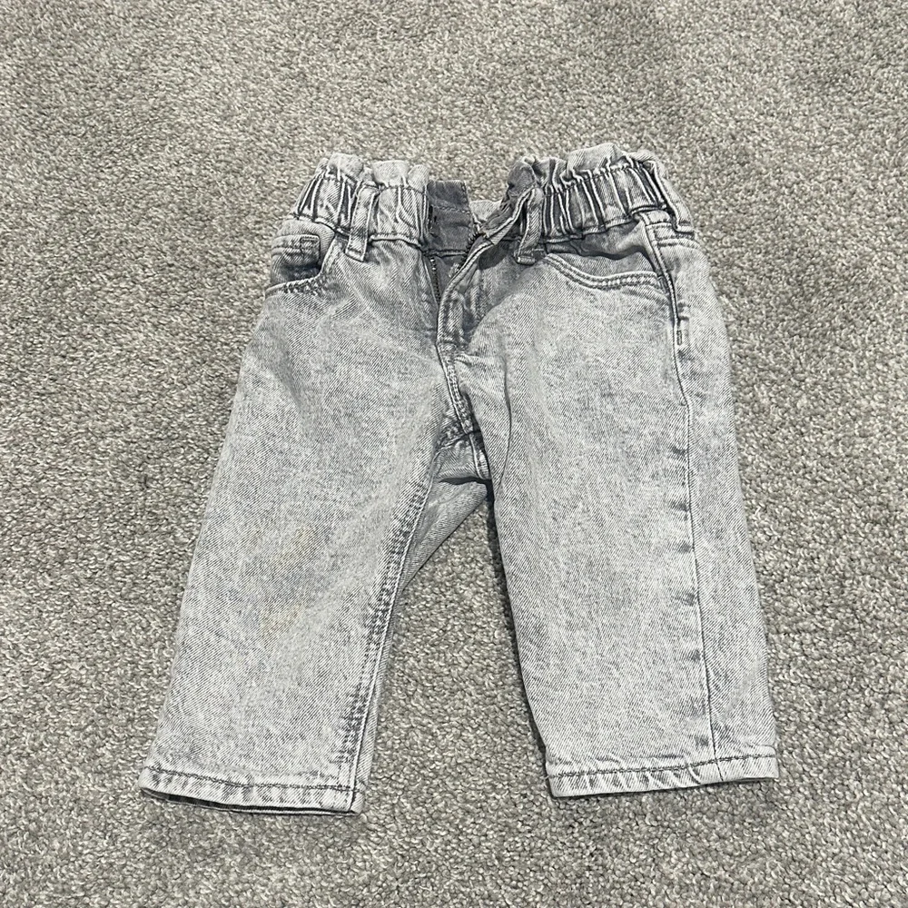 Baby gap gray acid wash‎ baby girl high waisted mom jeans 18-24 months