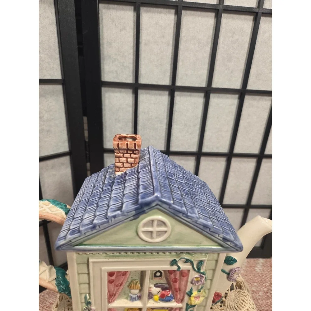 Unbranded shingled note kitchen