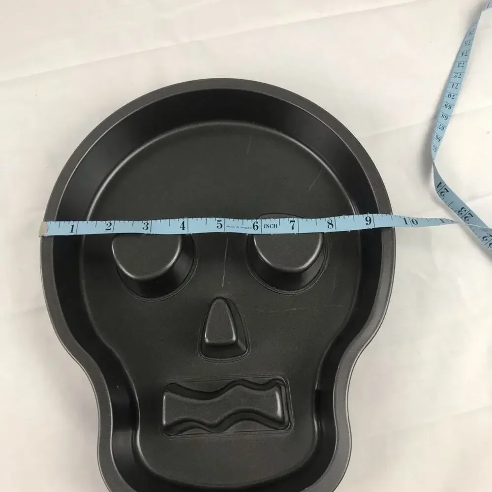 Wilton skull pan