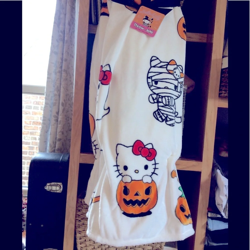 Hello kitty Halloween 🎃 blankets