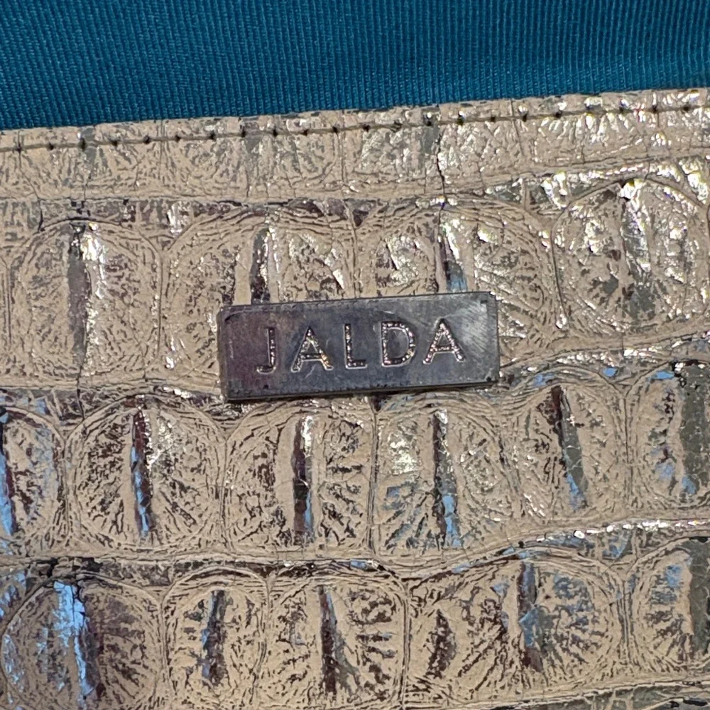 Jalda description elegant