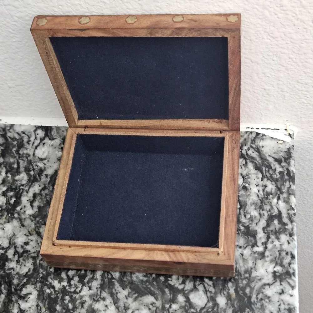 Vintage Indian Hand Painted Miniature Portrait Wood Jewelry Box‎ Brass Inlay 5x4