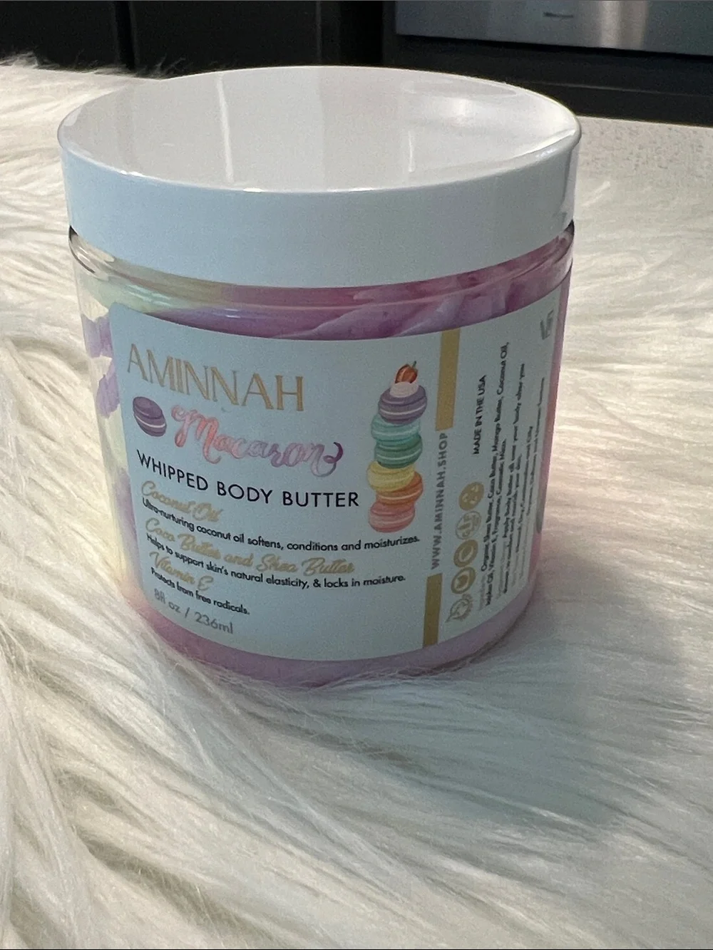 Aminnah nwt macarons