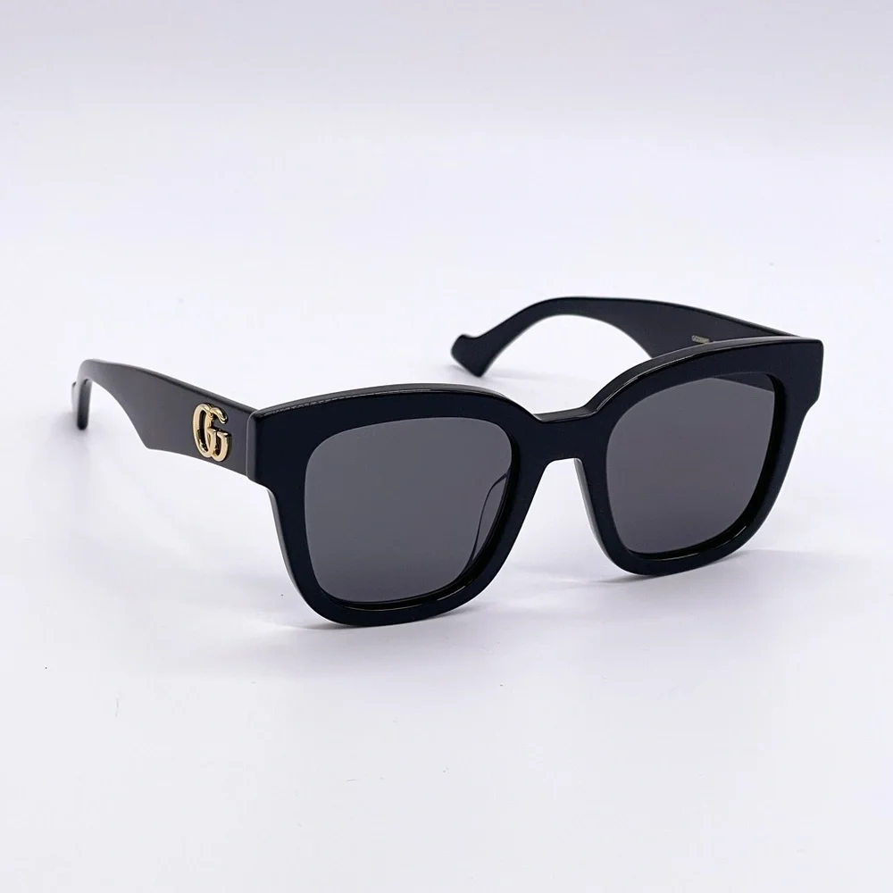 Gucci black square