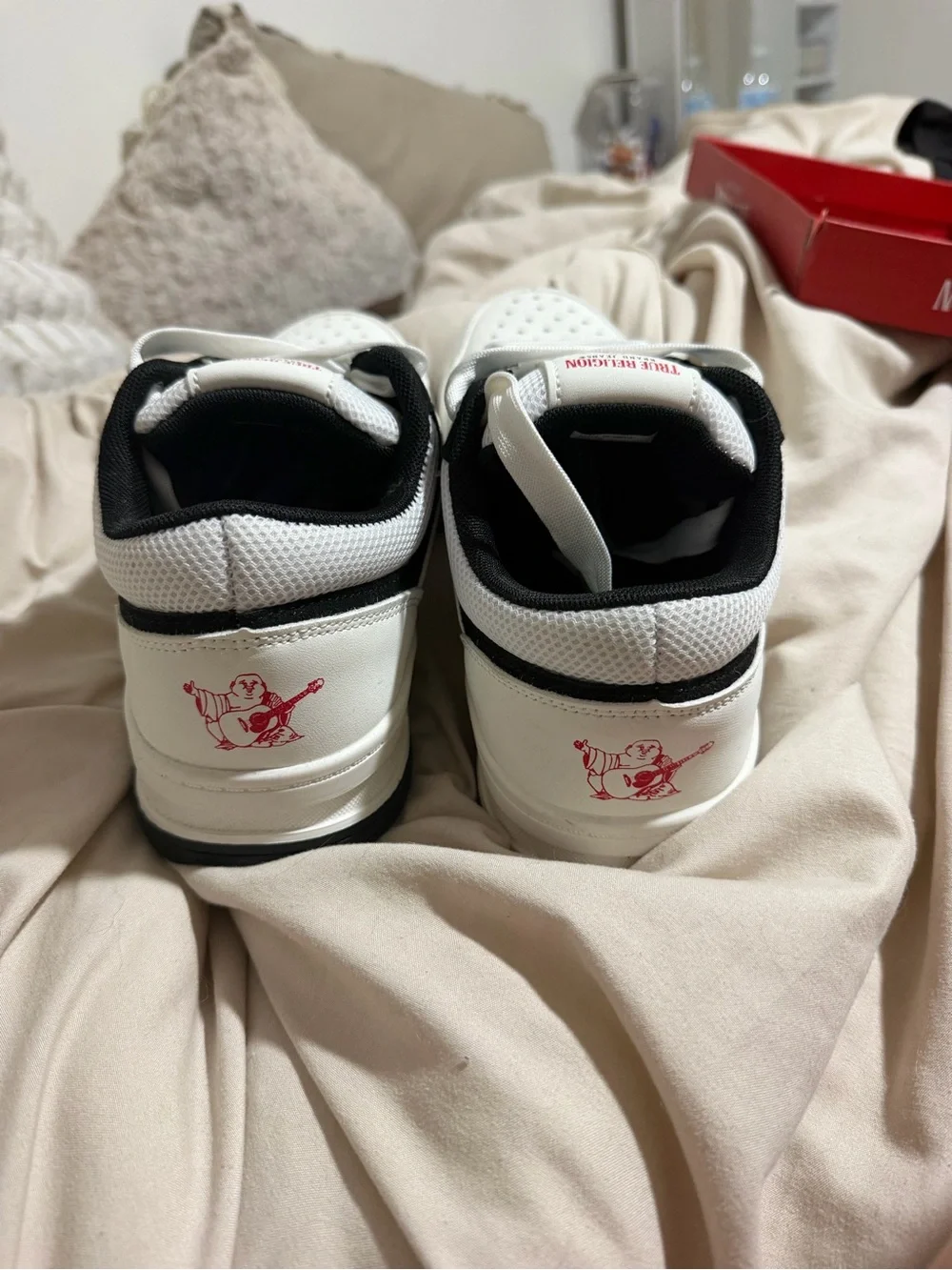 True Religion contrast lace label