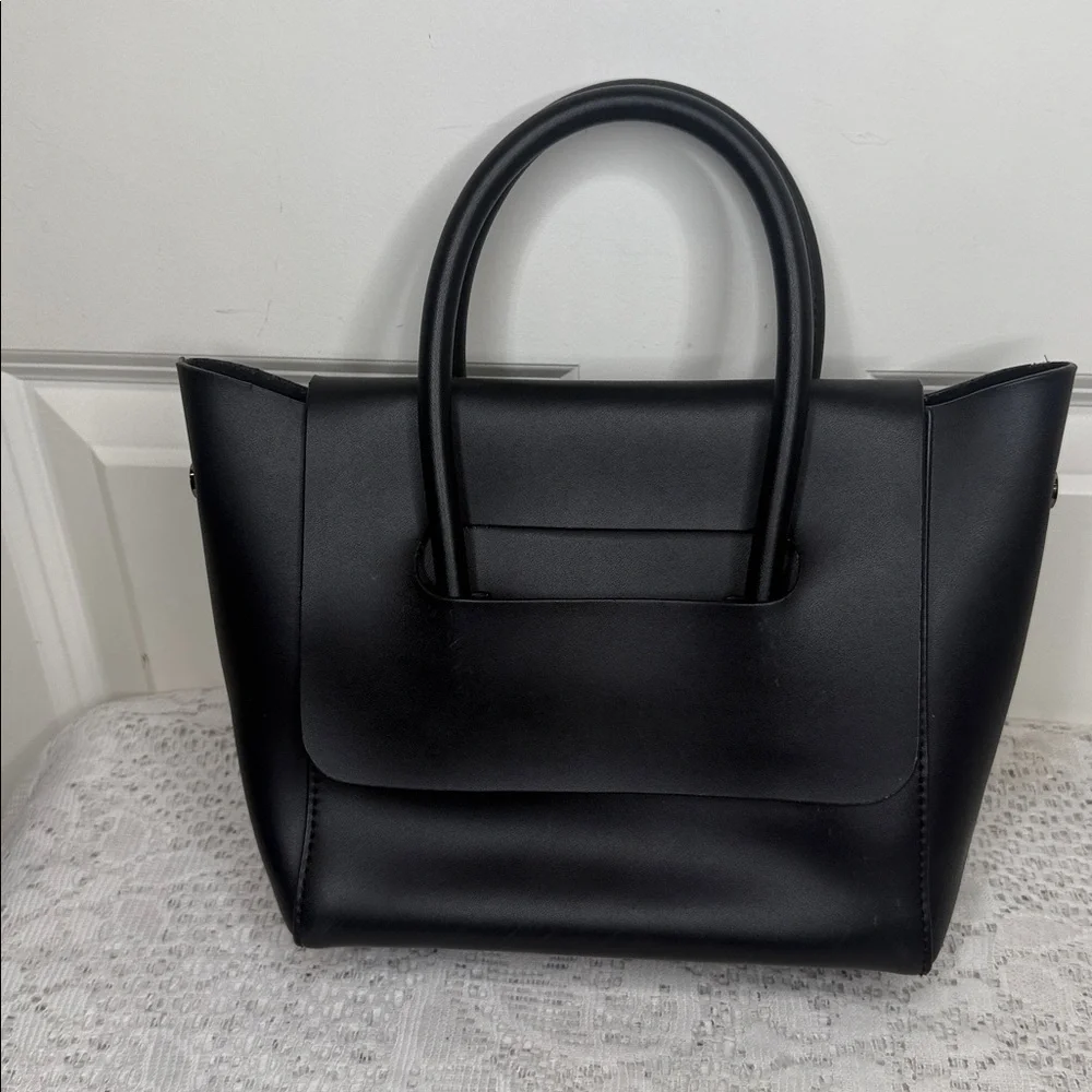 HiEleven black leather small handbag