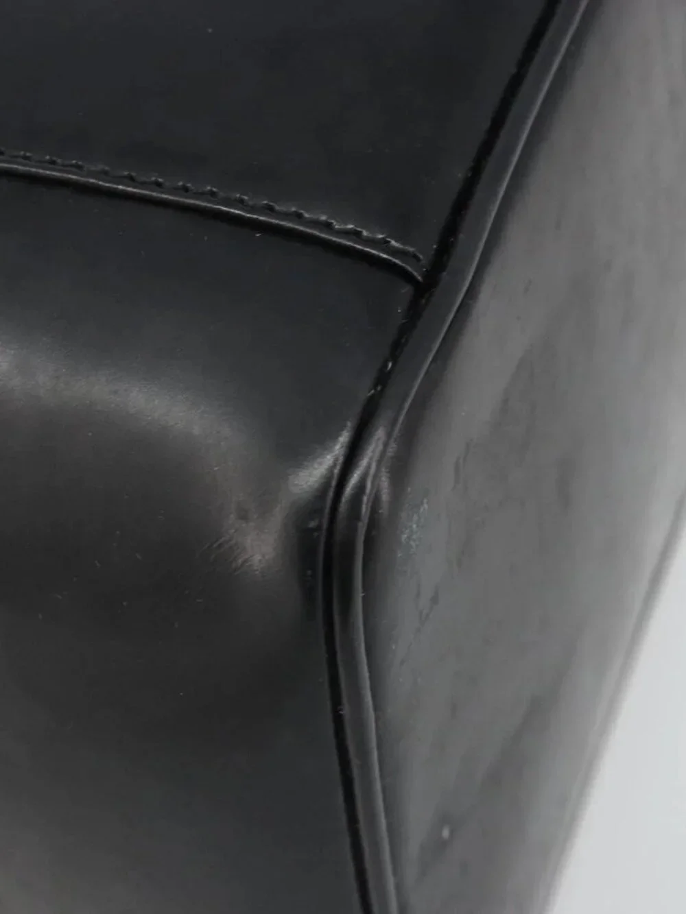 Gucci brand	gucci color	black