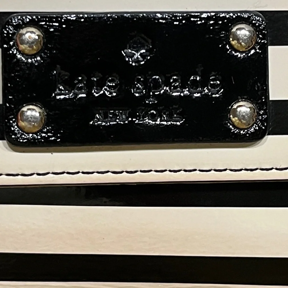 kate spade approximate has