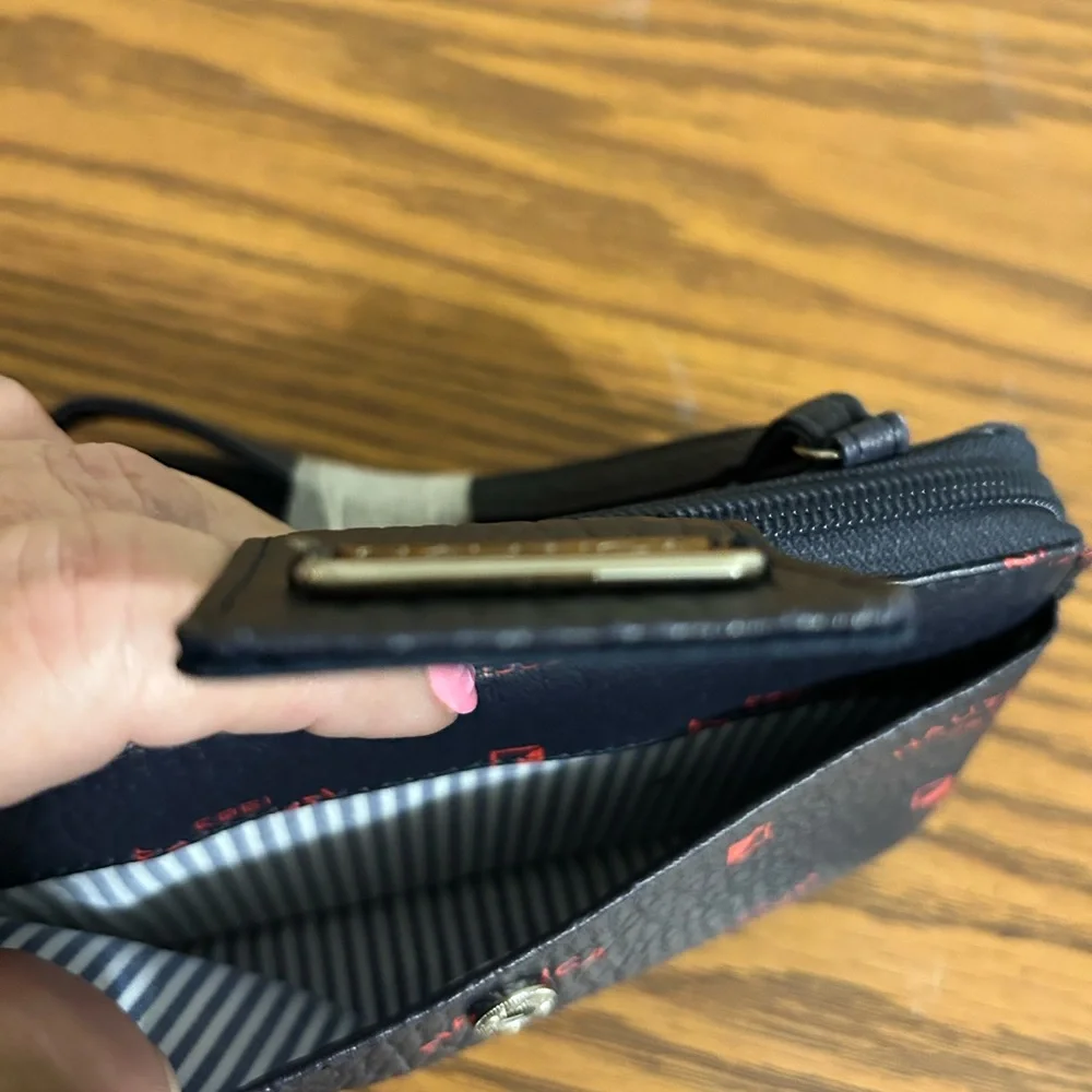 Nautica wristlet including