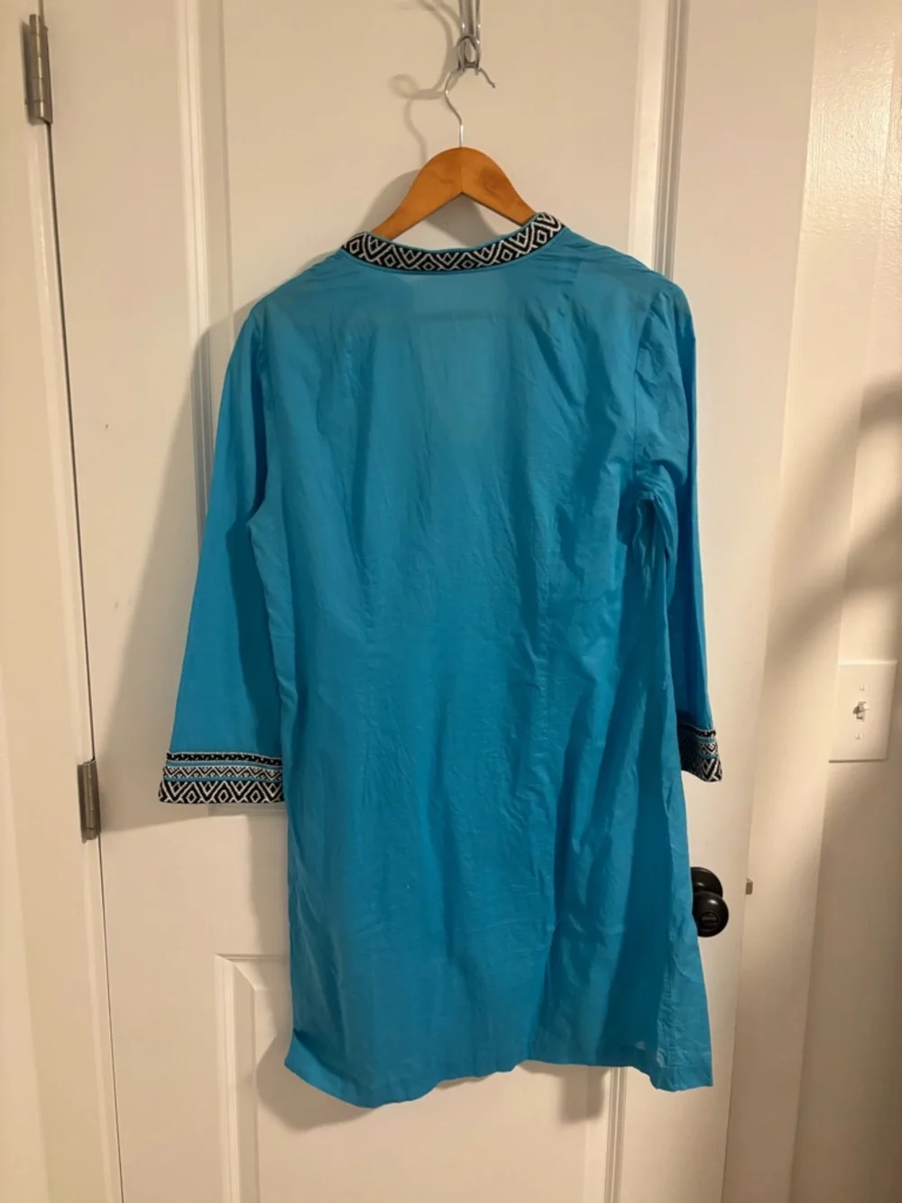 Tory Burch down shoulder wrists