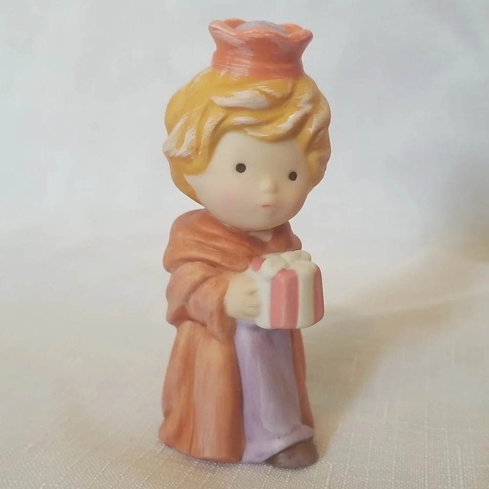 Avon charming nativity