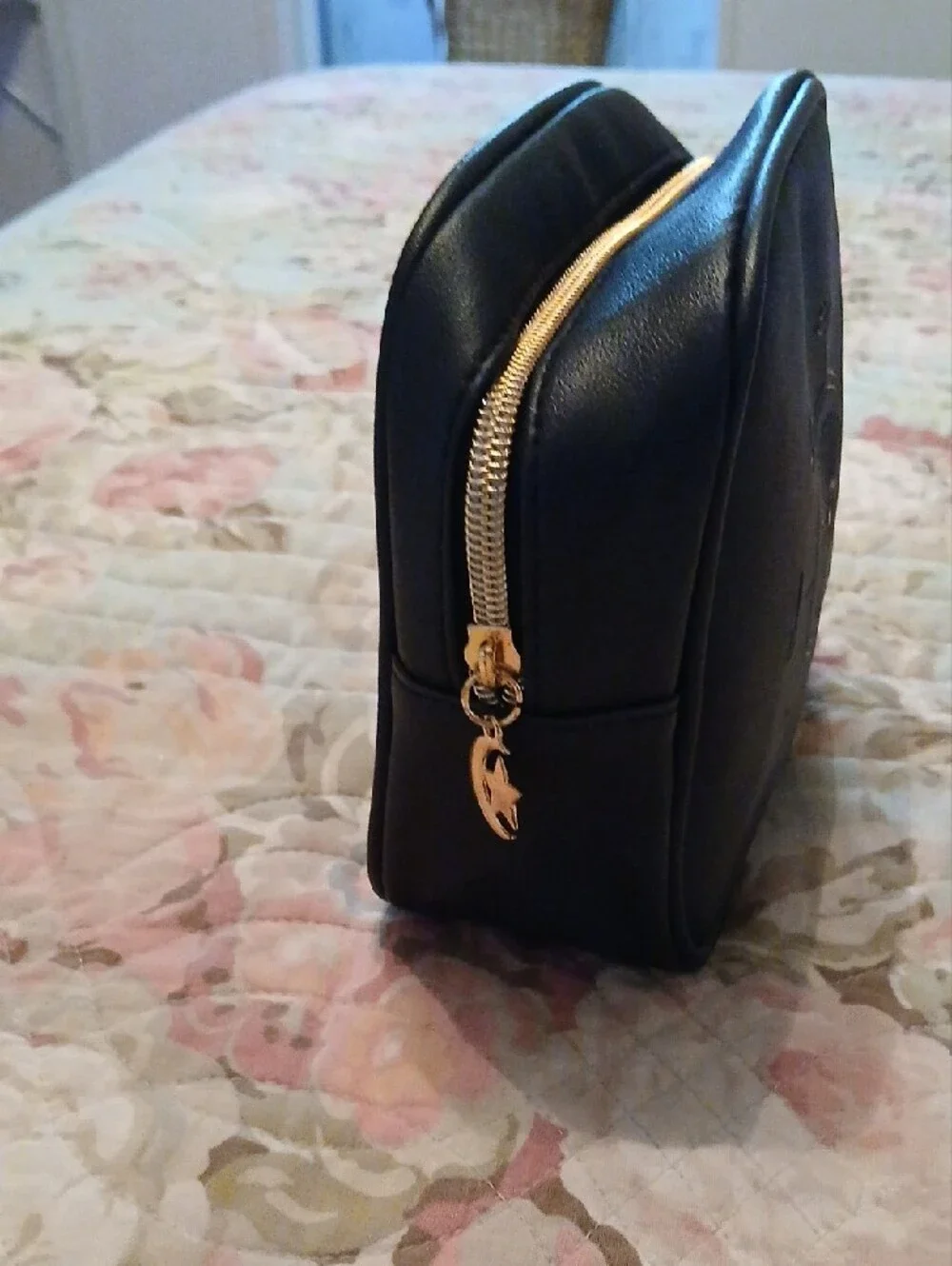 ipsy sleek black