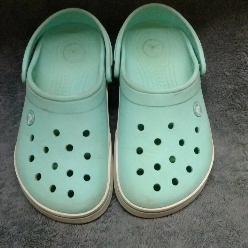 CROCS questions leave