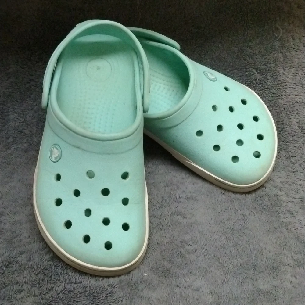 CROCS questions leave