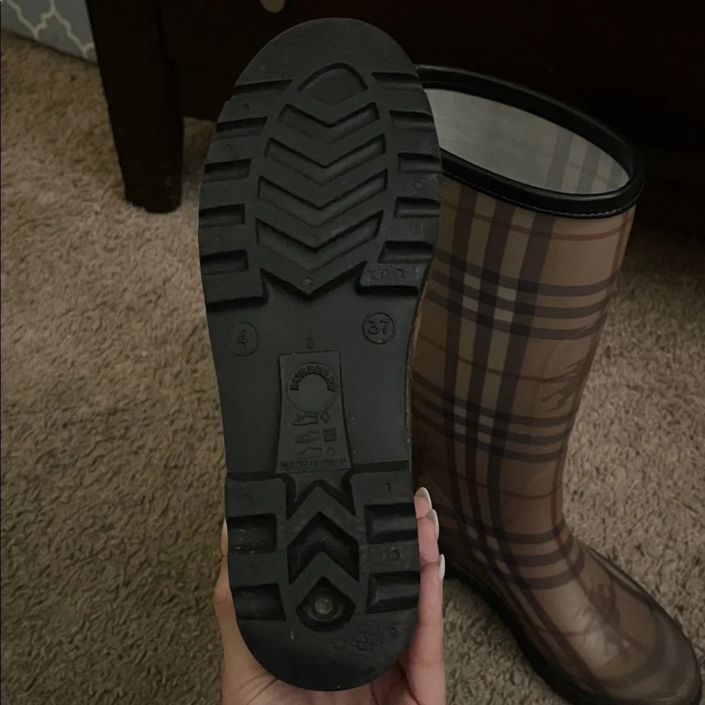 Burberry signature plaid