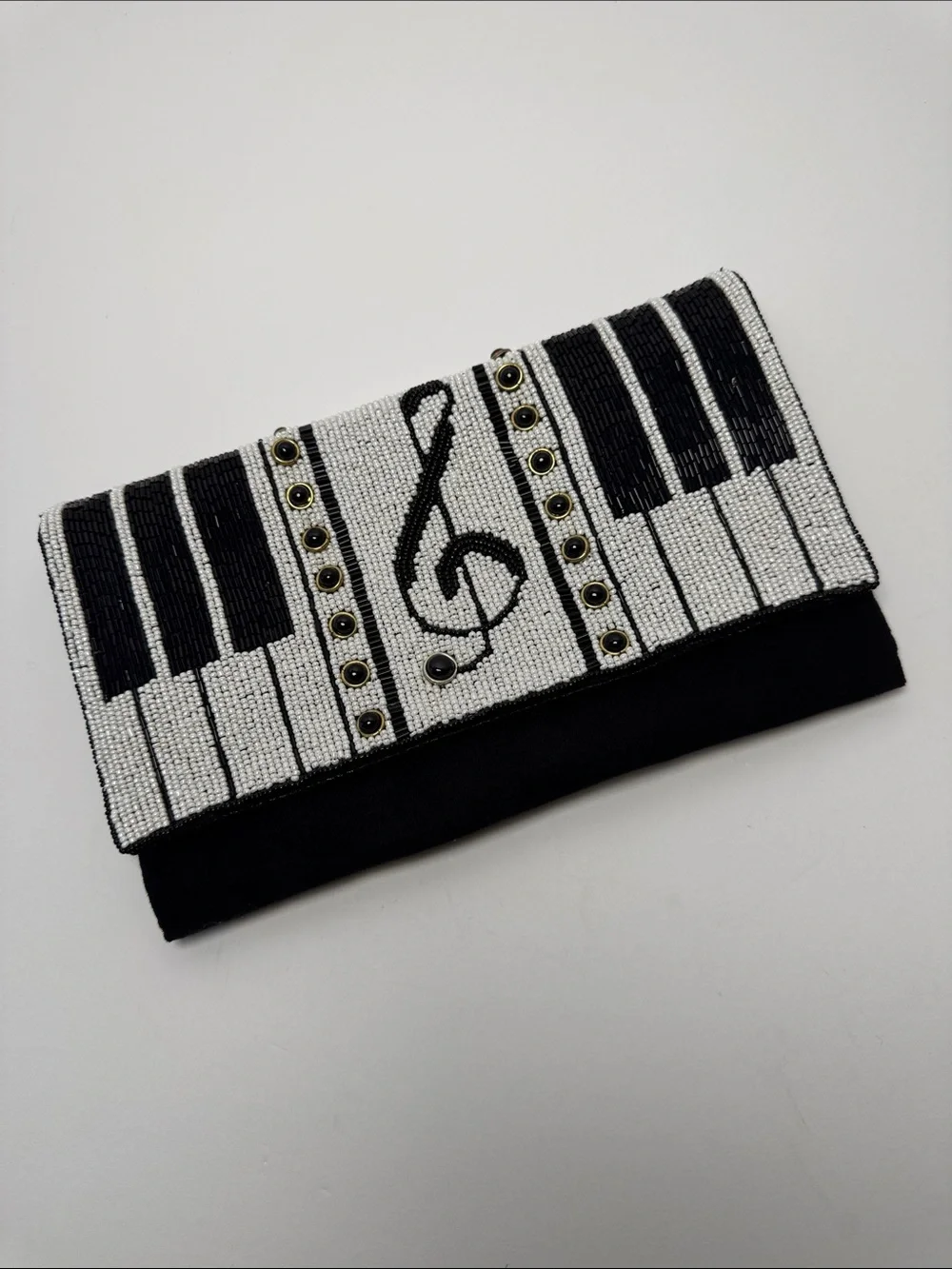 MARY FRANCES Keyed Up Beaded Piano Keyboard Clutch Crossbody Treble Clef Detail