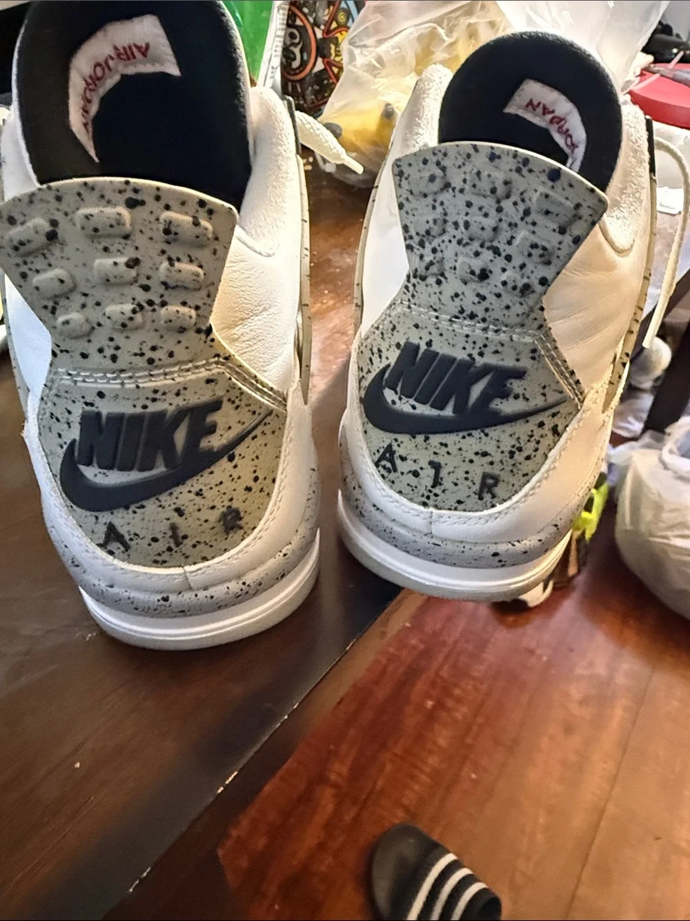 Jordan retro 4 detailing trim classic