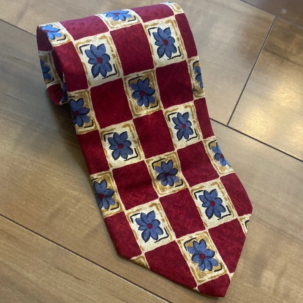 Barrington‎ silk necktie red with blue flowers 100% silk tie