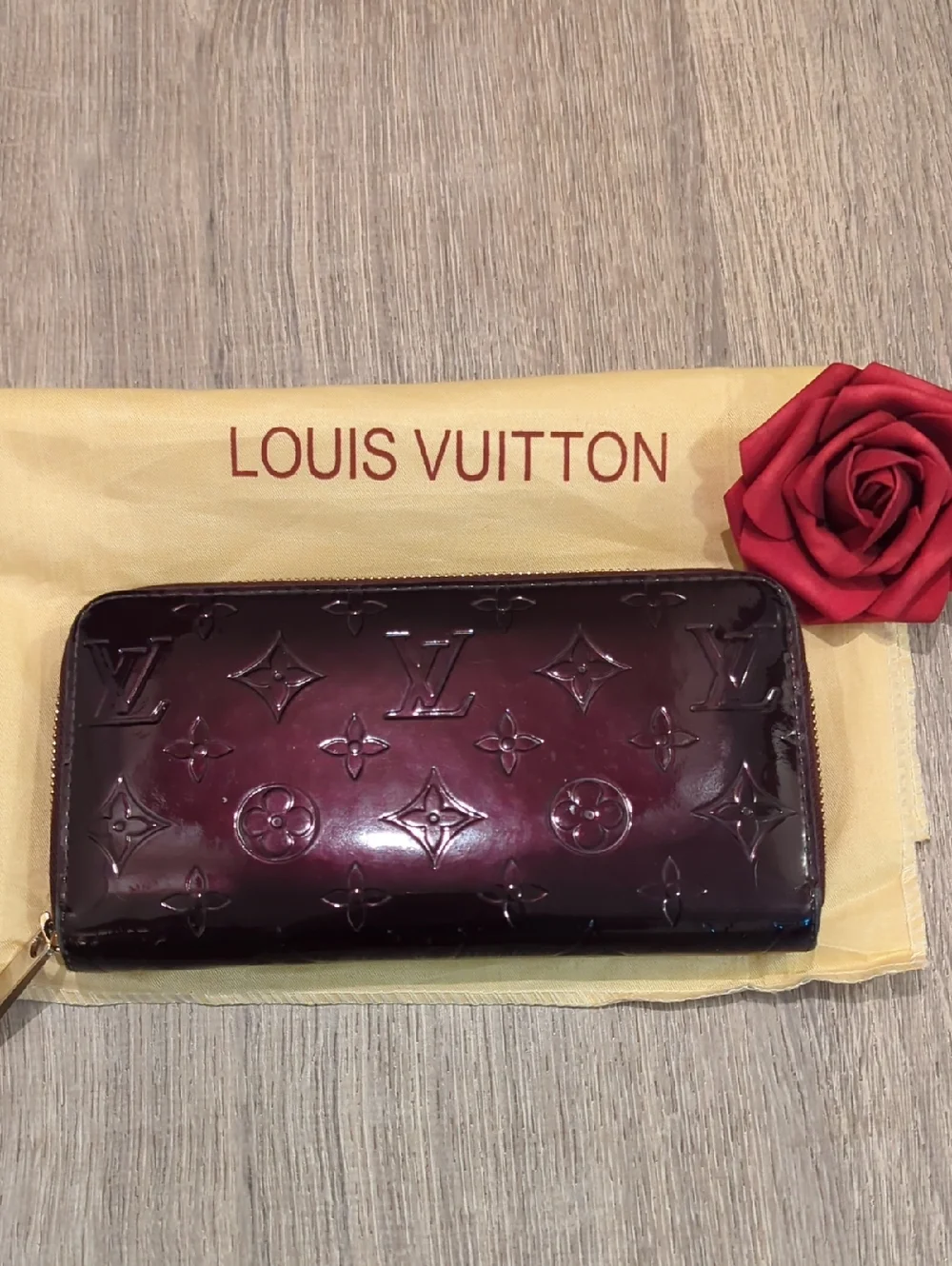 Louis Vuitton Vernis Amarante Zippy Wallet