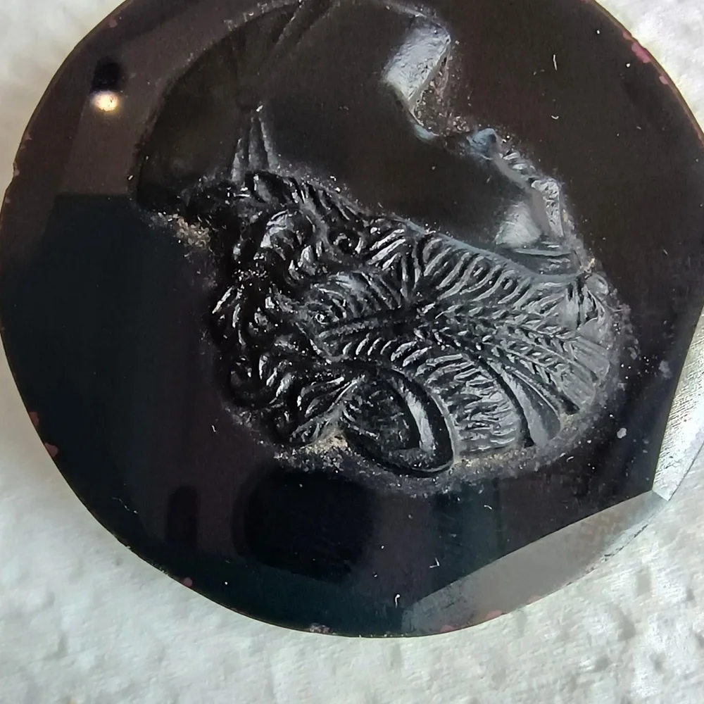 cameo outside edges