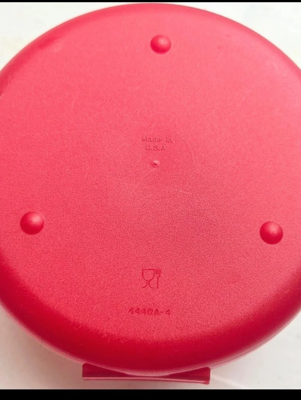 Tupperware Round Sandwich Bagel Hamburger Salad Keeper Food Storage 4440A-2 Red