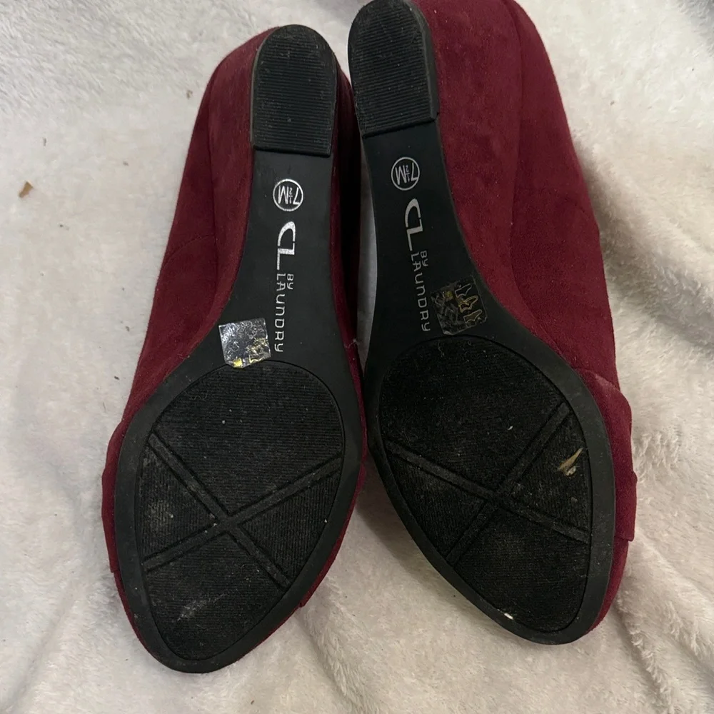 CL by Laundry suede wedge