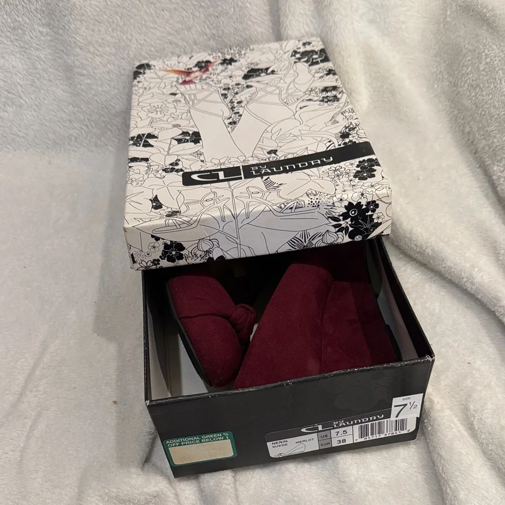CL by Laundry suede wedge